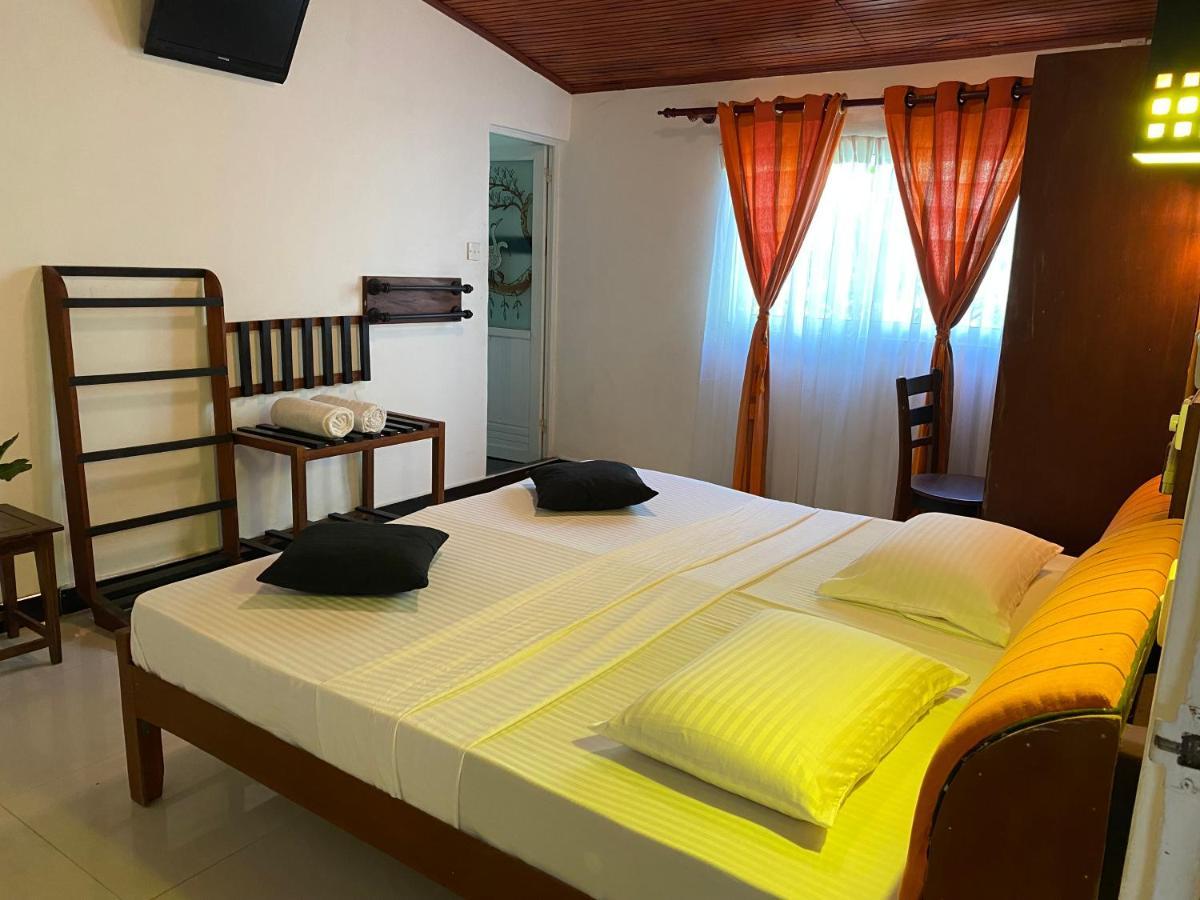 Walk Hotel *