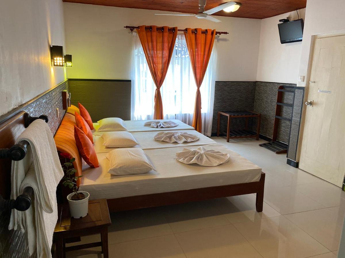 Walk Hotel Unawatuna